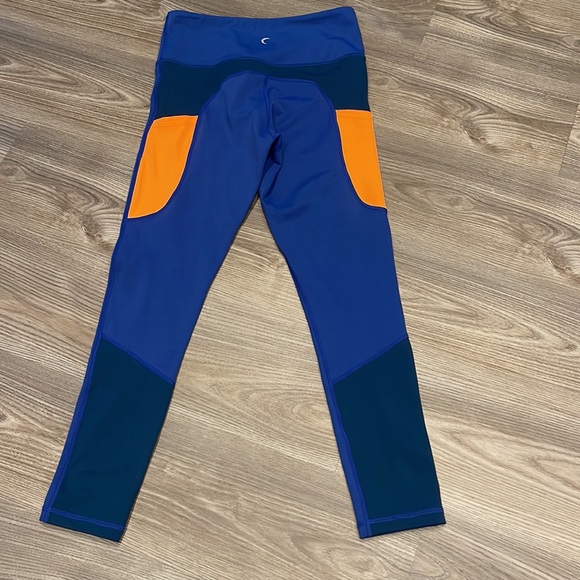 *NWOT* Zyia light n tight 7/8 pocket leggings - Picture 2 of 2